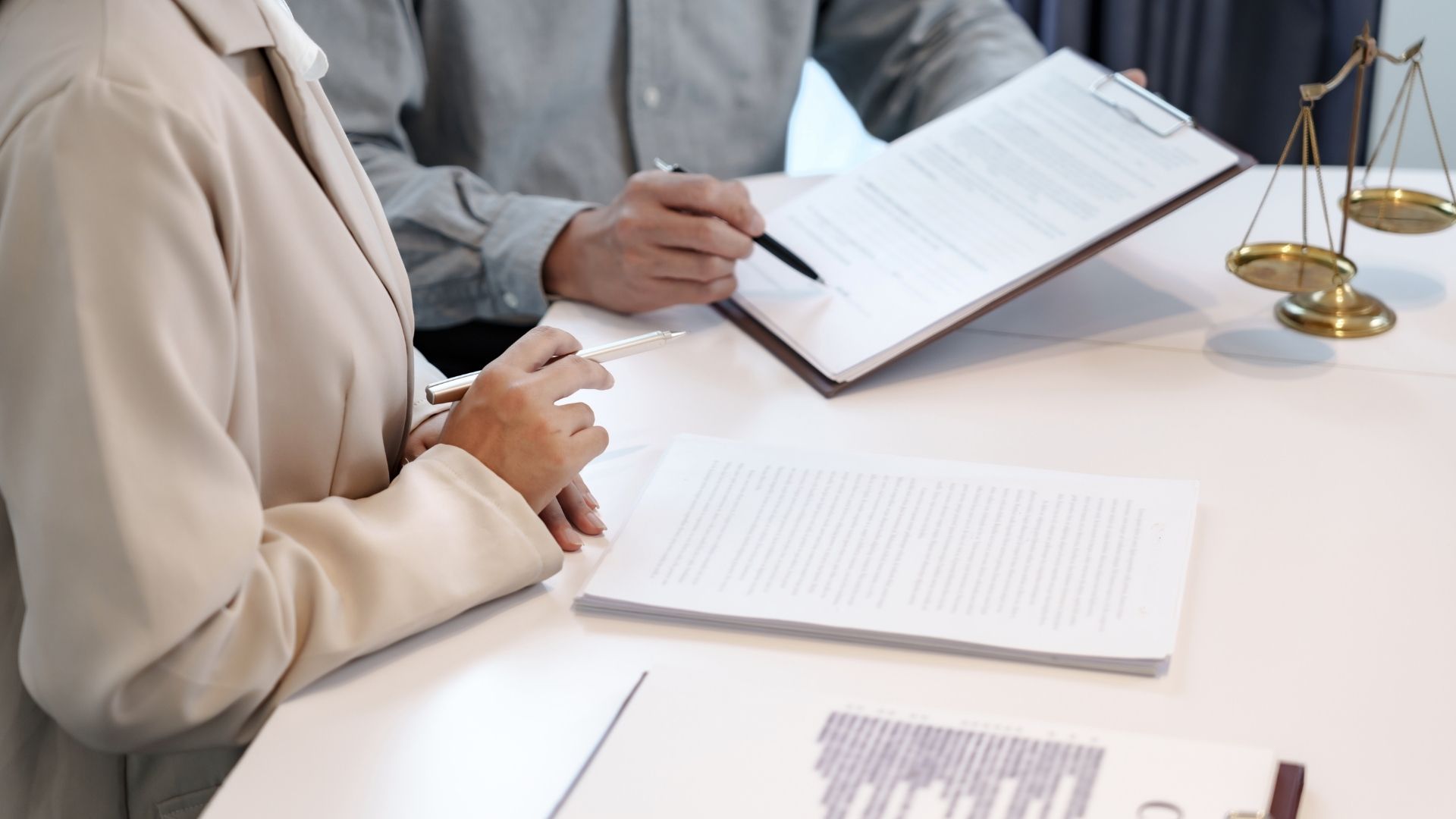 abogado especialista en contratos
